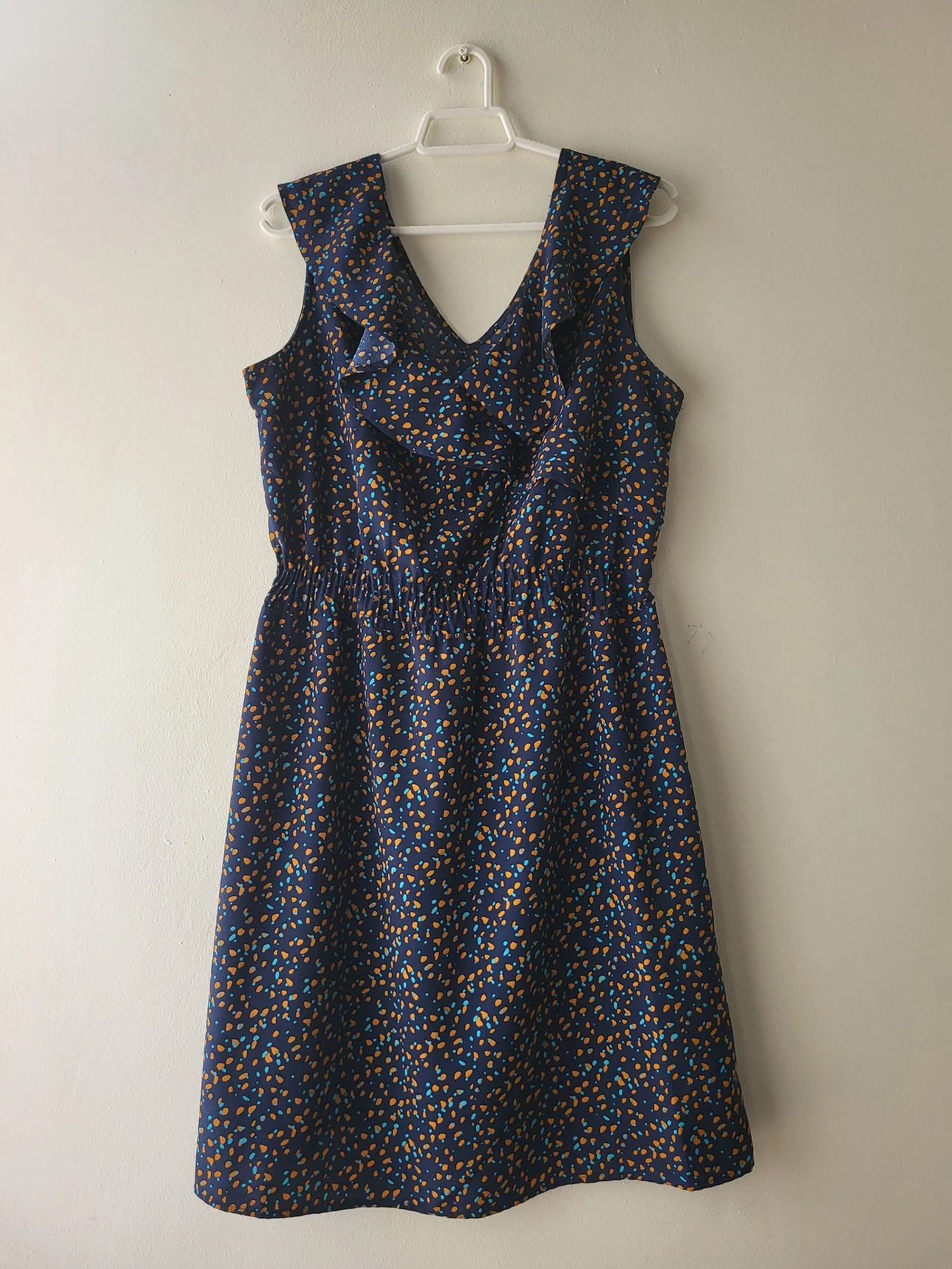 Vestido azul con volante
